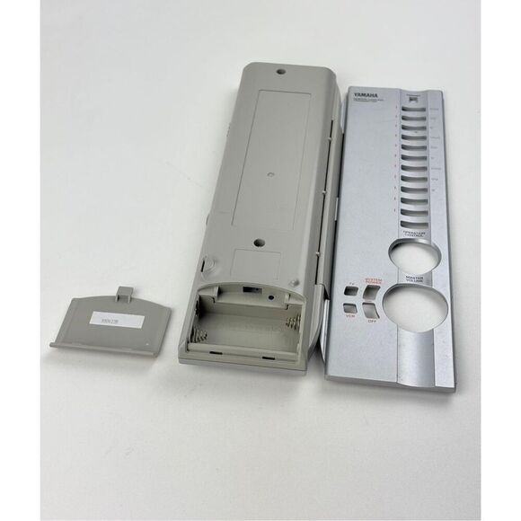 Yamaha Remote Control Transmitter RAV130 VV62710, Tested & Works Silver EQ2237 - Picture 3 of 9